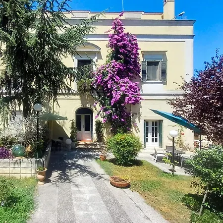 Guest house La Bougainvillea 2*