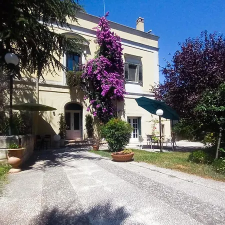 La Bougainvillea Guest house 2*
