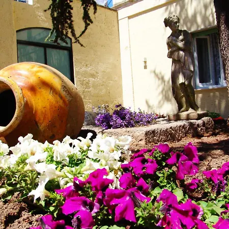 La Bougainvillea Guest house